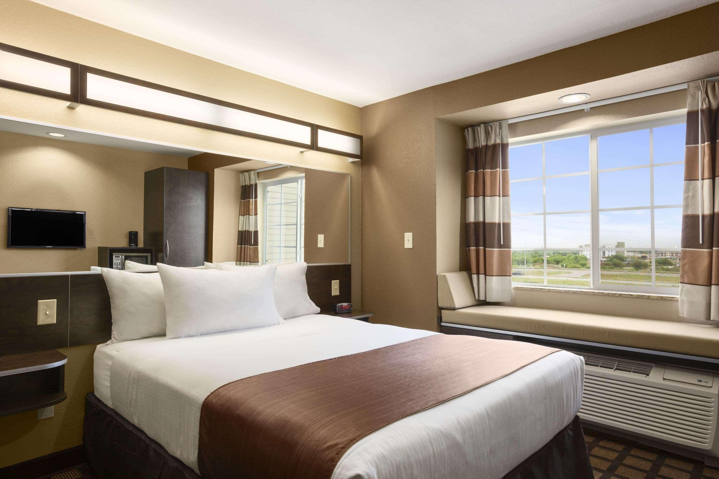 Microtel Inn&Suites Cotulla Esterno foto