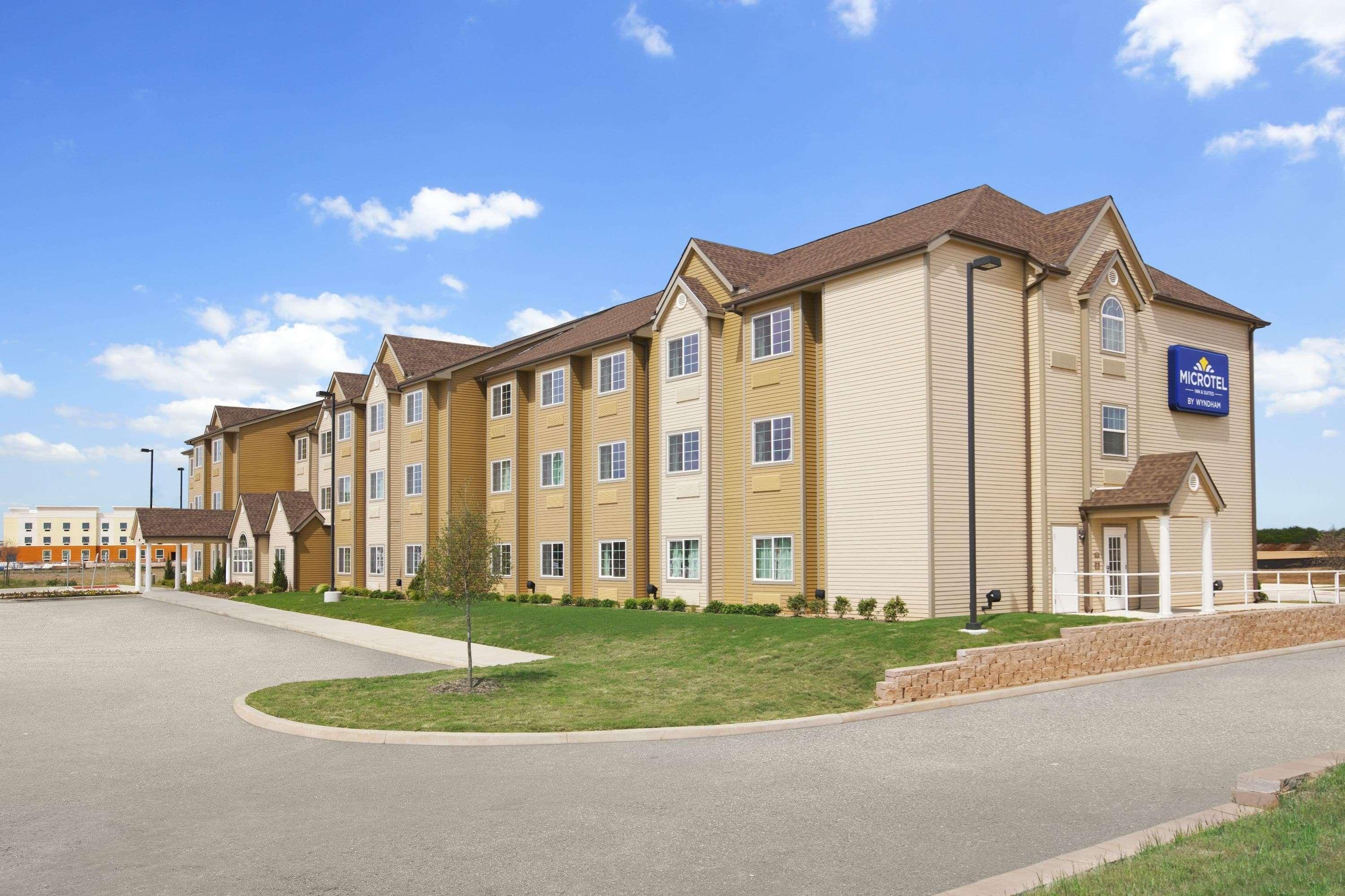 Microtel Inn&Suites Cotulla Esterno foto